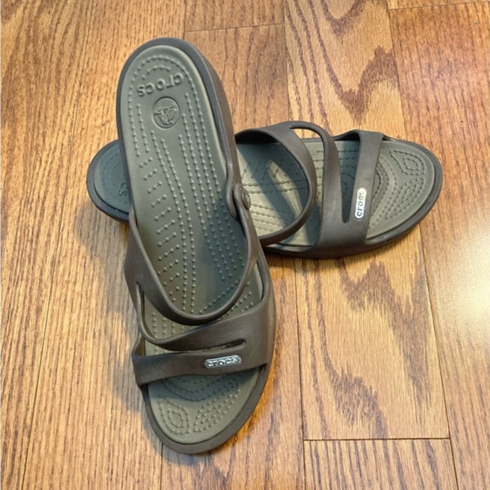 Crocs Patricia Wedge‎ Sandals Womens Size 7 Brown Triple Strap Slides